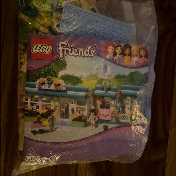 No Box! Lego Friends Heartlake Vet - Picture 2 of 2